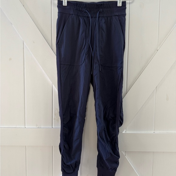 Lululemon Dance Studio Mid-Rise Jogger *7/8 Length in True Navy - Picture 3 of 7